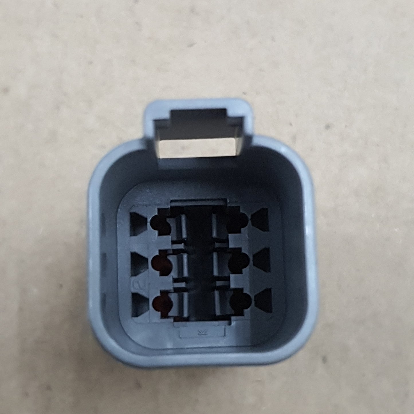 Connector DT04-6P