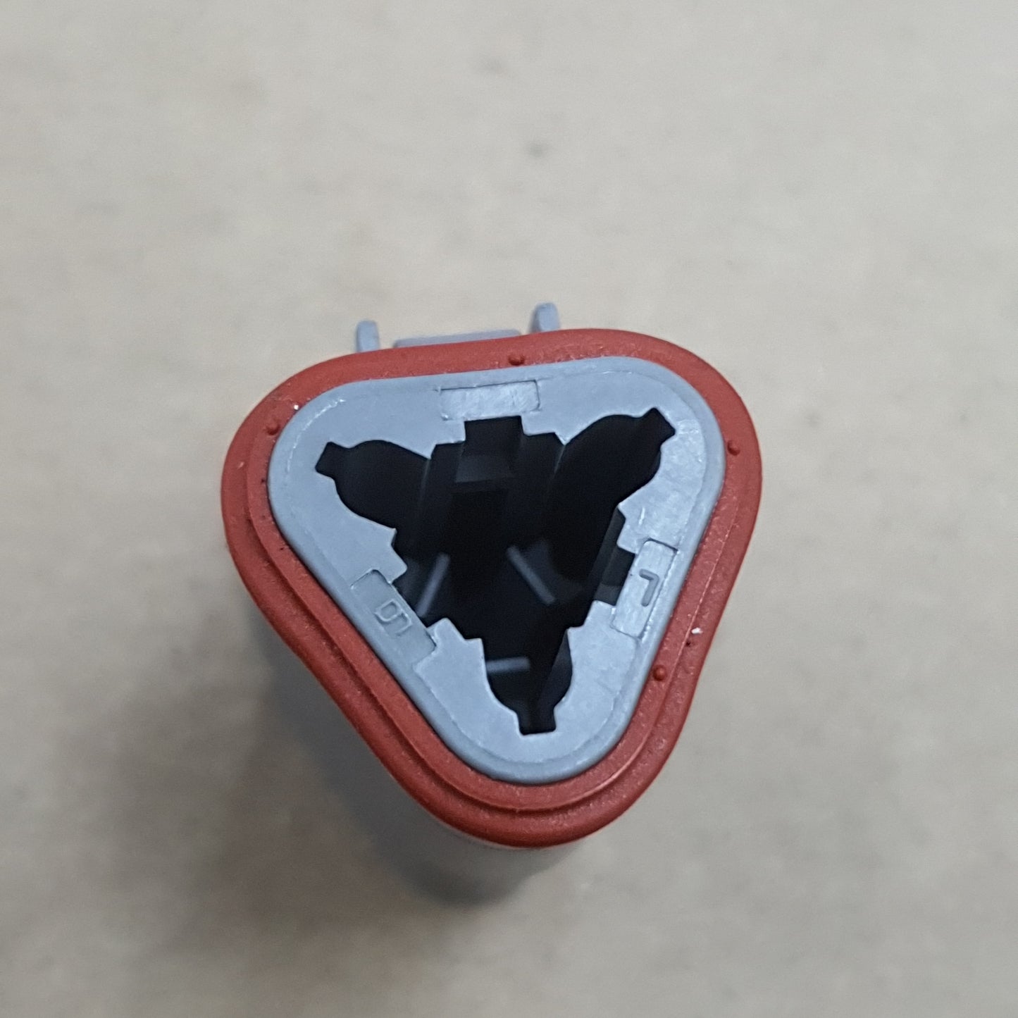 Connector DT06-3S
