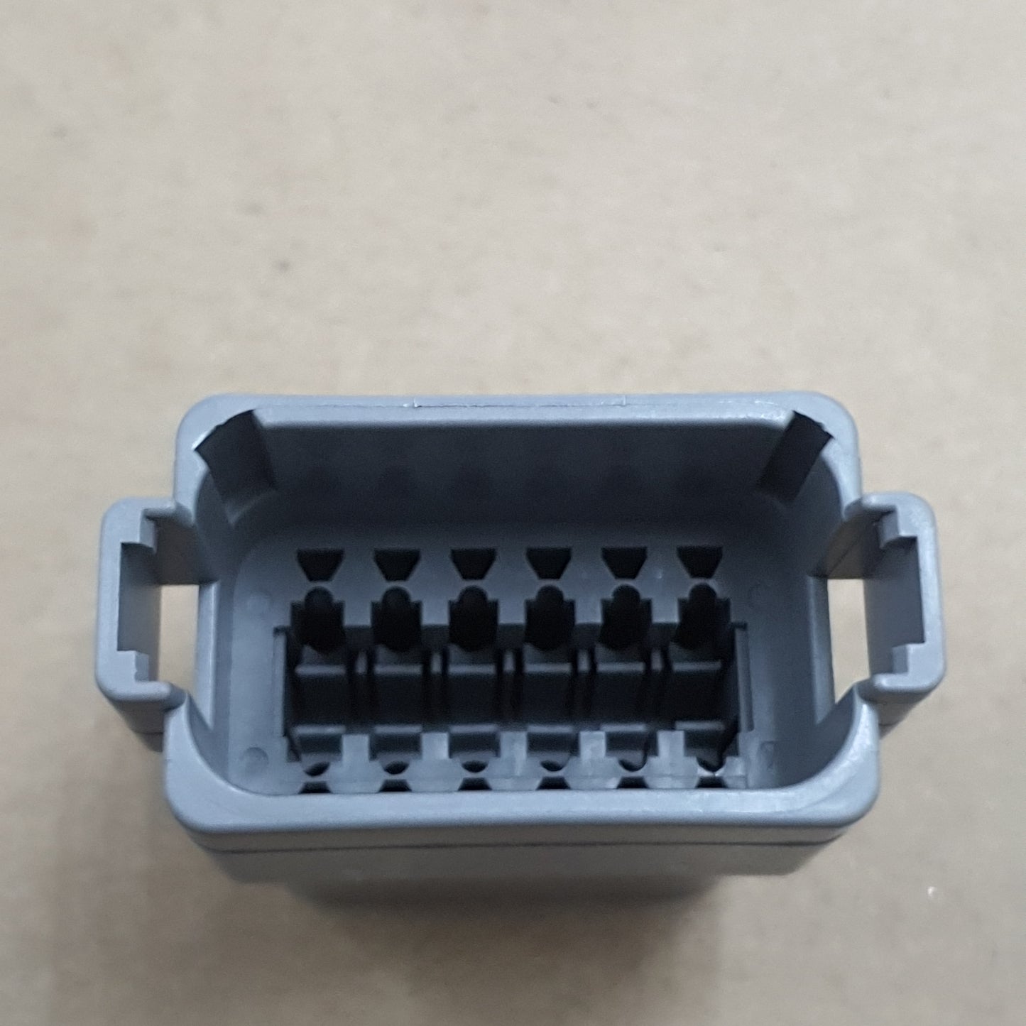 Connector DT04-12PA