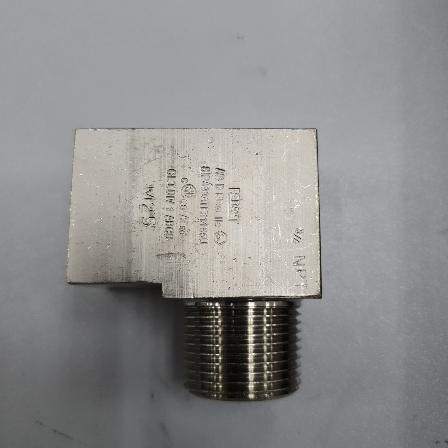Adaptor,90 degree 3/4"NPT(M) x M25(F) NIPL